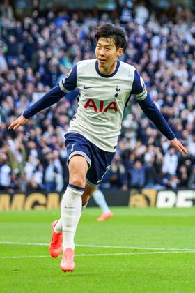 Tottenham Hotspur FC v West Ham United FC Heung-Min Son of Tottenham Hotspur scores a GOAL 4-1 and celebrates during the Tottenham Hotspur FC v West Ham United FC English Premier League match at the Tottenham Hotspur Stadium, London, England, United Kingdom on 19 October 2024 Editorial use only. All images are copyright Every Second Media Limited. No images may be reproduced without prior permission. All rights reserved. Premier League and Football League images are subject to licensing agreements with Football DataCo Limited. see https: www.football-dataco.com Copyright: xIMAGO EveryxSecondxMediax ESM-1174-0033