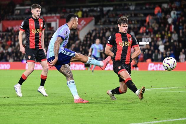 Bournemouth v Arsenal Premier League Gabriel Jesus of Arsenal crosses during the Premier League match at the Vitality Stadium, Bournemouth UK Newspapers OUT Copyright: xJeremyxLandeyx FIL-20794-0071