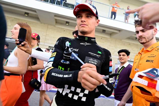 19.10.2024, xrarjax, Motorsport FIA Formel 1, Großer Preis der USA 2024 emspor, v.l. Sprint Rennen Lando Norris (McLaren) Startnummer 04 (FIA REGULATIONS PROHIBIT ANY USE OF PHOTOGRAPHS as IMAGE SEQUENCES and or QUASI-VIDEO) Austin