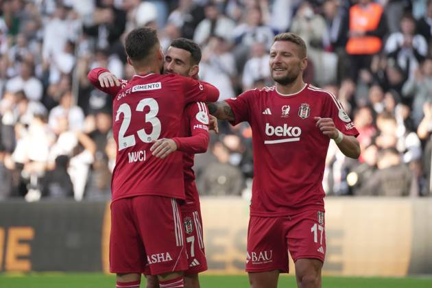 Rafa Silva (27) of Besiktas celebrates after scoring the second goal of his team with teammates during the Turkish Super League match between Besiktas and Konyaspor at Tupras Stadium on October 20, 2024 in Istanbul, Turkey. Istanbul Turkey Copyright: xSeskimphotox Besiktas-Konyaspor-201024 (81)