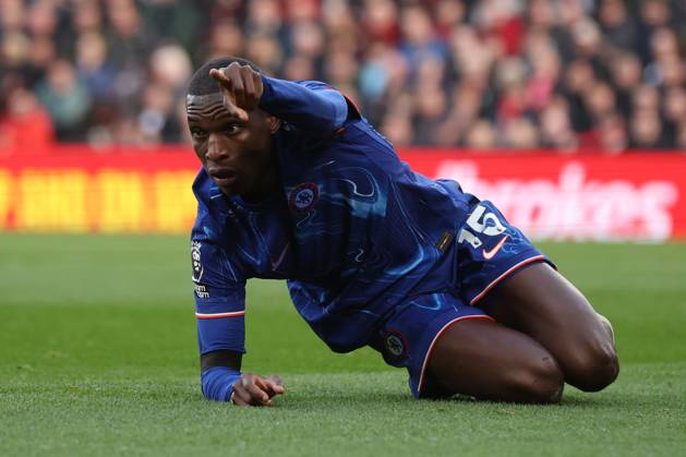 Football - 2024 2025 Premier League - Liverpool v Chelsea - Anfield - Sunday 20th October 2024 Nicolas Jackson of Chelsea misses a chance and looks dejected