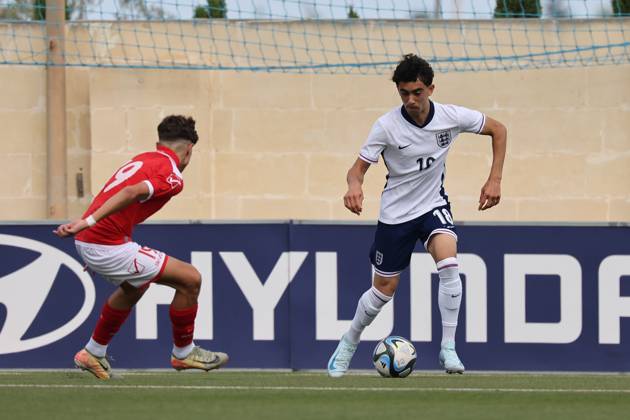 TA™ QALI, MALTA - OCTOBER 24: Luca Williams-Barnet (R) of England is in action during the UEFA European Under-17 Championship 2025 Group 1 qualifying soccer match between England and Malta at the Centenary Stadium, Ta™ Qali, Malta on October 24, 2024. England v Malta - Under-17 Championship UEFA Qualifying 2025 UEFA_U17_QLFY_25