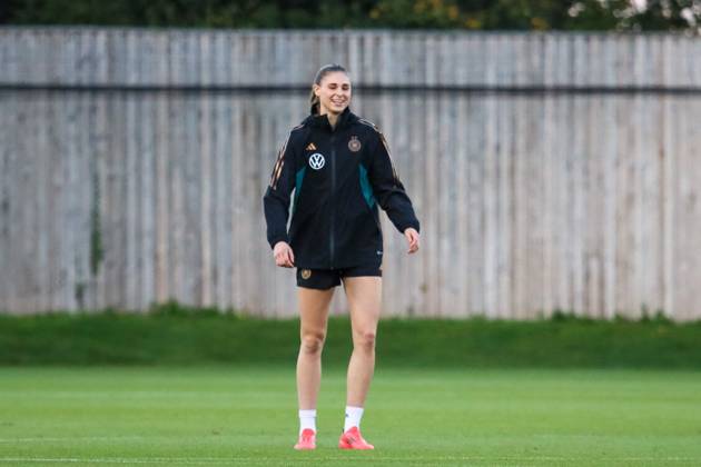 Hounslow , England 24. Oktober 2024: Fußball-Frauen-Nationalmannschaft - Länderspiel Abschlusstraining - Deutschland Im Bild: Jule Brand (Deutschland) lächelnd auf dem Spielfeld TSG Elite Training Centre Copyright: xFotostandx xFantinix