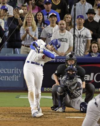 Baseball: World Series Freddie Freeman of the Los Angeles Dodgers hits a walk-off grand slam in the 10th inning of Game 1 of the World Series against the New York Yankees at Dodger Stadium in Los Angeles on Oct. 25, 2024.  A14AA0003639587P