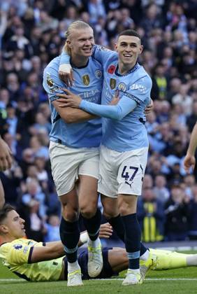 Manchester, England, 26th October 2024. Erling Haaland of Manchester City (L) celebrates after scoring with Phil Foden of Manchester City during the Premier League match at the Etihad Stadium, Manchester. Picture credit should read: Andrew Yates Sportimage EDITORIAL USE ONLY. No use with unauthorised audio, video, data, fixture lists, club league logos or live services. Online in-match use limited to 120 images, no video emulation. No use in betting, games or single club league player publications. SPI-3411-0047