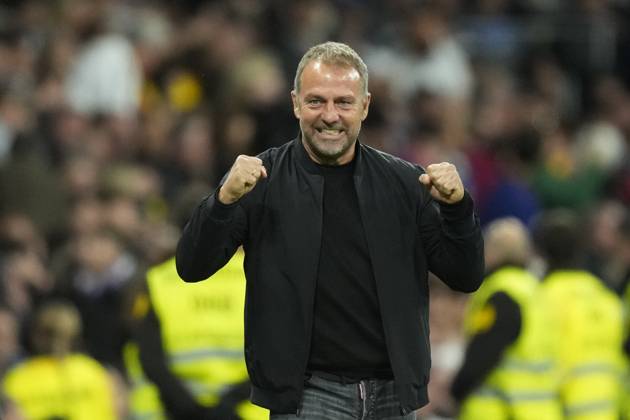 Bilder des Jahres 2024, Sport 10 Oktober Sport Themen der Woche KW43 Sport Bilder des Jahres Real Madrid CF v FC Barcelona, Barca - La Liga EA Sports Hansi Flick head coach of Barcelona celebrates the goal of his team during the La Liga match between Real Madrid CF and FC Barcelona at Estadio Santiago Bernabeu on October 27, 2024 in Madrid, Spain. Madrid Spain  Copyright: xJosexBretonx originalFilename:bretonhernandez-realmadr241026_npbfC.jpg