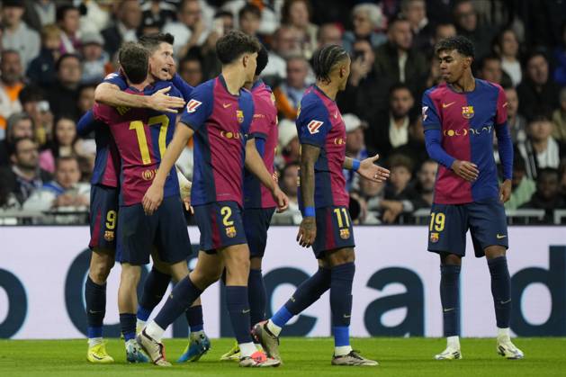ESP: Real Madrid v FC Barcelona, Barca La Liga EA Sports. Date 11 Robert Lewandowski of FC Barcelona celebrates with his teammates after scoring goal during the La Liga EA Sports match between Real Madrid and FC Barcelona played at Santiago Bernabeu Stadium on October 26, 2024 in Madrid, Spain. kpng Copyright: xCesarxCebollax xPRESSINPHOTOx PS_241026_RMA_BAR_058