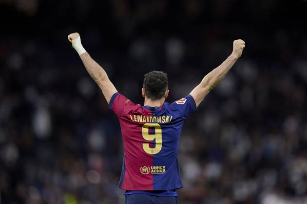 Bilder des Jahres 2024, Sport 10 Oktober Sport Themen der Woche KW43 October 27, 2024, Madrid, Madrid, Spain: Robert Lewandowski of FC Barcelona, Barca during La Liga football match between Real Madrid CF v FC Barcelona at Santiago Bernabeu Stadium in Madrid, Spain, October 26, 2024 Madrid Spain - ZUMAa206 20241027_zsp_a206_030 Copyright: xRubenxAlbarranx