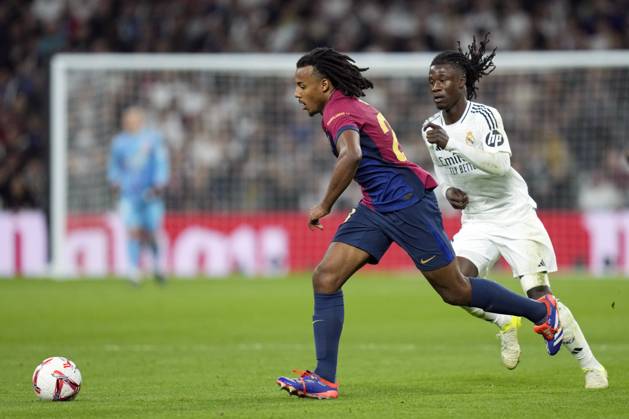 ESP: Real Madrid v FC Barcelona, Barca La Liga EA Sports. Date 11 Jules Kounde of FC Barcelona and Eduardo Camavinga of Real Madrid CF during the La Liga EA Sports match between Real Madrid and FC Barcelona played at Santiago Bernabeu Stadium on October 26, 2024 in Madrid, Spain. kpng Copyright: xCesarxCebollax xPRESSINPHOTOx PS_241026_RMA_BAR_116