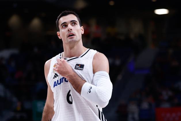October 27, 2024, Madrid, Madrid, SPAIN: Alberto Abalde Diaz of Real Madrid looks on during the Spanish League, Liga ACB Endesa, basketball match played between Real Madrid and BAXI Manresa at WiZink Center on October 27, 2024, in Madrid, Spain. Madrid SPAIN - ZUMAa181 20241027_zaa_a181_022 Copyright: xDennisxAgyemanx