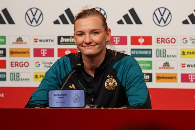 Duisburg, Deutschland 27. Oktober 2024: Fußball-Frauen-Nationalmannschaft - Pressekonferenz - Deutschland vs. Australien Im Bild: Alexandra Popp (Deutschland) DFB regulations prohibit any use of photographs as image sequences and or quasi-video Schauinsland Reisen Arena Niedersachsen Copyright: xFotostandx xFantinix