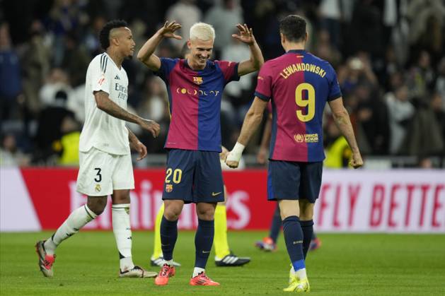 ESP: Real Madrid v FC Barcelona, Barca La Liga EA Sports. Date 11 Dani Olmo and Robert Lewandowski of FC Barcelona celebrating goal during the La Liga EA Sports match between Real Madrid and FC Barcelona played at Santiago Bernabeu Stadium on October, 2024 in Madrid, Spain. Contributor Copyright: xPressinphotox PS_241026_RMA_BAR_090