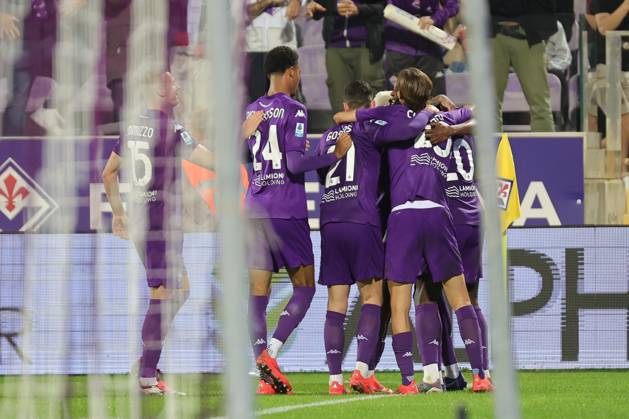 ACF Fiorentina v AS Roma - Campionato Serie A Christian Kouame of ACF Fiorentina celebrates after scoring his team s goal during the Italian Serie A football match between ACF Fiorentina and AS Roma ,on October 27,2024 at the Artemio-Franchi stadium in Florence. Firenze FI Italy Copyright: xAndreaxMartinix originalFilename:martini-acffiore241027_np3W0