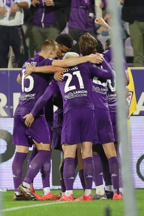 ACF Fiorentina v AS Roma - Campionato Serie A Christian Kouame of ACF Fiorentina celebrates after scoring his team s goal during the Italian Serie A football match between ACF Fiorentina and AS Roma ,on October 27,2024 at the Artemio-Franchi stadium in Florence. Firenze FI Italy Copyright: xAndreaxMartinix originalFilename:martini-acffiore241027_npKjK