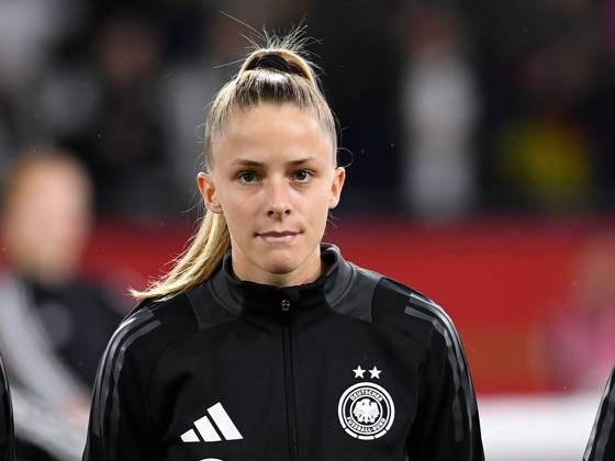 Vivien Endemann (Germany) schaut waehrend des Frauen-Laenderspiels zwischen Deutschland und Australien, Schauinsland-Reisen-Arena am 28. October 2024 in Duisburg, Deutschland. (Foto von Ralf Treese DeFodi Images) +++ Vivien Endemann (Germany) schaut during the Women s International Friendly, Länderspiel, Nationalmannschaft match between Germany and Australia at Schauinsland-Reisen-Arena on October 28, 2024 in Duisburg, Germany. not used in POL SRB CRO FRA GBR NED ITA USA Defodi-521_GERAUS20241028_077