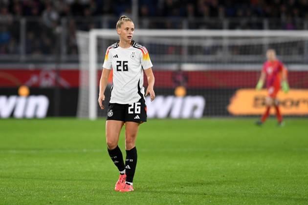 Vivien Endemann (Germany) schaut waehrend des Frauen-Laenderspiels zwischen Deutschland und Australien, Schauinsland-Reisen-Arena am 28. October 2024 in Duisburg, Deutschland. (Foto von Ralf Treese DeFodi Images) +++ Vivien Endemann (Germany) schaut during the Women s International Friendly, Länderspiel, Nationalmannschaft match between Germany and Australia at Schauinsland-Reisen-Arena on October 28, 2024 in Duisburg, Germany. not used in POL SRB CRO FRA GBR NED ITA USA Defodi-521_GERAUS20241028_117