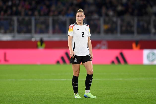 Sarai Linder (Germany) schaut waehrend des Frauen-Laenderspiels zwischen Deutschland und Australien, Schauinsland-Reisen-Arena am 28. October 2024 in Duisburg, Deutschland. (Foto von Ralf Treese DeFodi Images) +++ Sarai Linder (Germany) schaut during the Women s International Friendly, Länderspiel, Nationalmannschaft match between Germany and Australia at Schauinsland-Reisen-Arena on October 28, 2024 in Duisburg, Germany. not used in POL SRB CRO FRA GBR NED ITA USA Defodi-521_GERAUS20241028_126