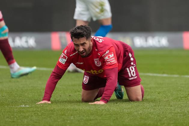 Frust, Enttaeuschung, Zorn bei Aygün Yildirim (Regensburg) ; GER, FC Hansa Rostock vs. SSV Jahn Regensburg, Fussball, 2. Bundesliga, 31. Spieltag, Spielzeit 2022 2023, 06.05..2023, DFL REGULATIONS PROHIBIT ANY USE OF PHOTOGRAPHS AS IMAGE SEQUENCES AND OR QUASI-VIDEO, @ Andy Bünning Rostock Ostseestadion Mecklenburg - Vorpommern Deutschland