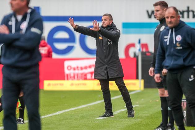 Trainer Mersed Selimbegovic (Regensburg) ; GER, FC Hansa Rostock vs. SSV Jahn Regensburg, Fussball, 2. Bundesliga, 31. Spieltag, Spielzeit 2022 2023, 06.05..2023, DFL REGULATIONS PROHIBIT ANY USE OF PHOTOGRAPHS AS IMAGE SEQUENCES AND OR QUASI-VIDEO, Rostock Ostseestadion Mecklenburg - Vorpommern Deutschland