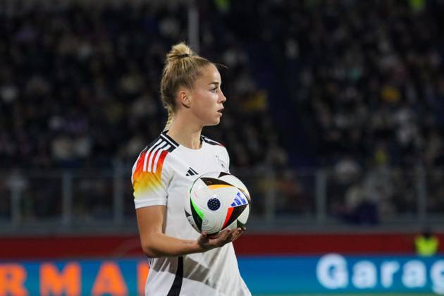 Duisburg, Deutschland 28. Oktober 2024: Testspiel - Fußball-Frauen-Nationalmannschaft - Deutschland vs. Australien Im Bild: Giulia Gwinn (Deutschland) DFB regulations prohibit any use of photographs as image sequences and or quasi-video Schauinsland Reisen Arena Niedersachsen Copyright: xFotostandx xFantinix