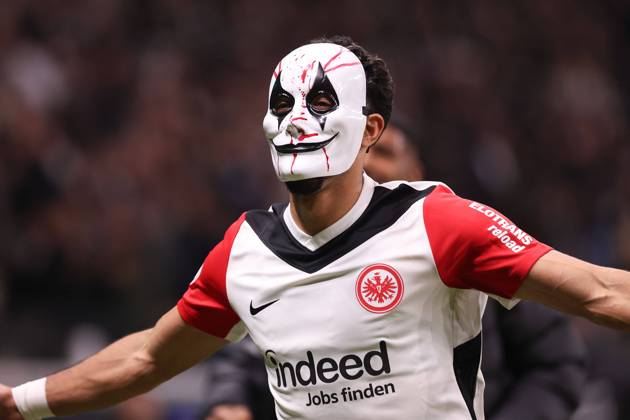 Sport Themen der Woche KW44 Bilder des Jahres 2024, Sport 10 Oktober Sport Bilder des Tages 2024.10.30 DFB Pokal 2024 25 2.Runde Eintracht Frankfurt - Borussia Mönchengladbach v.l., Omar Marmoush (Eintracht Frankfurt) Torjubel, Goal celebration, celebrate the goal mit Maske (DFL DFB REGULATIONS PROHIBIT ANY USE OF PHOTOGRAPHS as IMAGE SEQUENCES and or QUASI-VIDEO) Copyright: JoaquimxFerreira