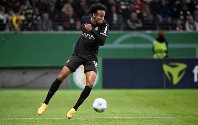30.10.2024, xjhx, Fussball DFB Pokal 2.Runde, Eintracht Frankfurt - Borussia Mönchengladbach emspor, v.l. Nathan Ngoumou NÂ Goumou (Borussia Mönchengladbach) FREISTELLER (DFL DFB REGULATIONS PROHIBIT ANY USE OF PHOTOGRAPHS as IMAGE SEQUENCES and or QUASI-VIDEO) Frankfurt am Main