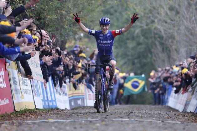 Bilder des Jahres 2024, Sport 11 November Sport Themen der Woche KW44 Sport Bilder des Tages X2O Badkamers Trofee cyclocross - Koppenbergcross 2024 OUDENAARDE, BELGIUM - NOVEMBER 01 : Van Der Haar Lars (NED) of Baloise Trek Lions wins during the Koppenbergcross, the first leg of the men elite X2O Badkamers Trofee cyclocross series 2024-2025 in Oudenaarde, Belgium, 01 11 2024 Oudenaarde Belgium  Copyright: xJanxDexMeuleneirx