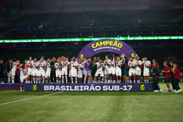 Fluminense is the champion of the Brazilian under-17 football championship Sao paulo (sp), 11 01 2024 - brazilian under-17 palmeiras vs fluminense - fluminense players celebrate winning the title after the match between palmeiras and fluminense, valid for the final of the brazilian under-17 football championship, on the night of this friday, november 1st, at allianz parque, in sao paulo-sp. (Foto: Ronaldo Barreto Thenews2 imago images) SPO  Copyright: xRONALDOxBARRETOx