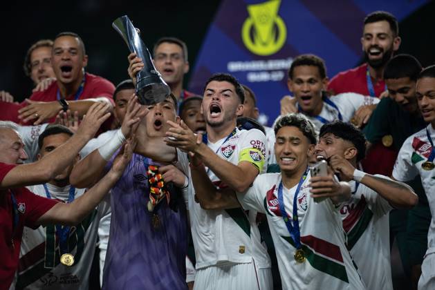 Fluminense is the champion of the Brazilian under-17 football championship Sao paulo (sp), 11 01 2024 - brazilian under-17 palmeiras vs fluminense - fluminense players celebrate winning the title after the match between palmeiras and fluminense, valid for the final of the brazilian under-17 football championship, on the night of this friday, november 1st, at allianz parque, in sao paulo-sp. (Foto: Ronaldo Barreto Thenews2 imago images) SPO  Copyright: xRONALDOxBARRETOx
