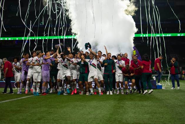 Fluminense is the champion of the Brazilian under-17 football championship Sao paulo (sp), 11 01 2024 - brazilian under-17 palmeiras vs fluminense - fluminense players celebrate winning the title after the match between palmeiras and fluminense, valid for the final of the brazilian under-17 football championship, on the night of this friday, november 1st, at allianz parque, in sao paulo-sp. (Foto: Ronaldo Barreto Thenews2 imago images) SPO  Copyright: xRONALDOxBARRETOx