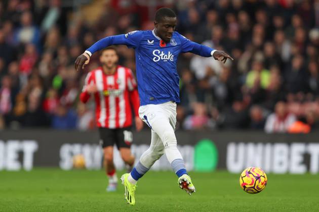 Football - 2024 2025 Premier League - Southampton vs Everton - St Mary™s Stadium - Saturday 2nd November 2024 Idrissa Gueye of Everton wearing tights during the Premier League match at St Mary™s Stadium COLORSPORT Shaun Boggust