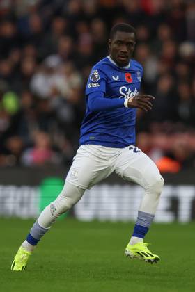 Football - 2024 2025 Premier League - Southampton vs Everton - St Mary™s Stadium - Saturday 2nd November 2024 Idrissa Gueye of Everton wearing tights during the Premier League match at St Mary™s Stadium COLORSPORT Shaun Boggust