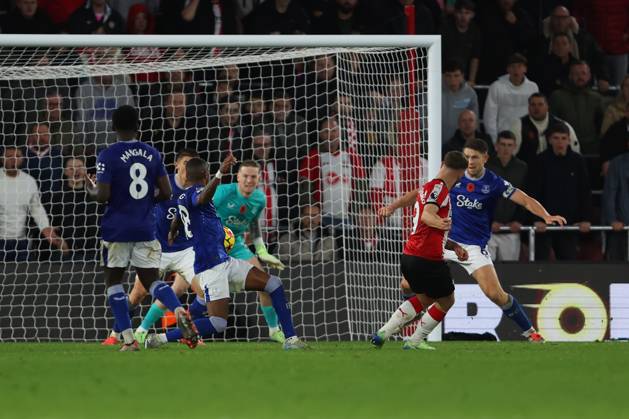Football - 2024 2025 Premier League - Southampton vs Everton - St Mary™s Stadium - Saturday 2nd November 2024 Adam Armstrong of Southampton opens the scoring during the Premier League match at St Mary™s Stadium COLORSPORT Shaun Boggust