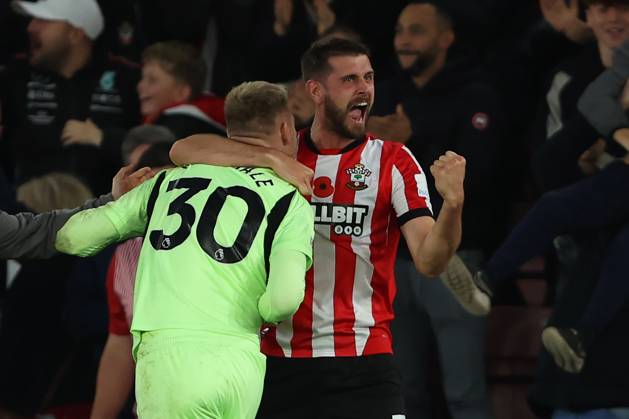 Football - 2024 2025 Premier League - Southampton vs Everton - St Mary™s Stadium - Saturday 2nd November 2024 Aaron Ramsdale celebrates Saints goal with Captain Jack Stephens during the Premier League match at St Mary™s Stadium COLORSPORT Shaun Boggust