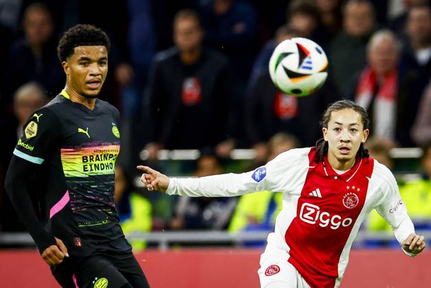 AMSTERDAM - (l-r) Malik Tillman of PSV Eindhoven, Kian Fitz-Jim of Ajax during the Dutch Eredivisie match between Ajax Amsterdam and PSV Eindhoven at the Johan Cruijff ArenA on Nov. 2, 2024 in Amsterdam, Netherlands. ANP SEM VAN DER WAL Dutch Eredivisie 2024 25 xVIxANPxSportx xxANPxIVx 512493133 originalFilename: 512493133