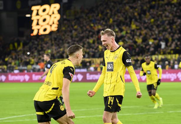 Bilder des Jahres 2024, Sport 11 November Sport Themen der Woche KW44 Sport Bilder des Tages Jubel Maximilian Maxi BEIER r. (DO) nach seinem Tor zum 1:1, mit Nico SCHLOTTERBECK (DO) Fussball 1. Bundesliga, 9.Spieltag, Borussia Dortmund (DO) - RB Leipzig (L), am 02.11.2024 in Dortmund Deutschland. DFL regulations prohibit any use of photographs as image sequences and or quasi-video Â