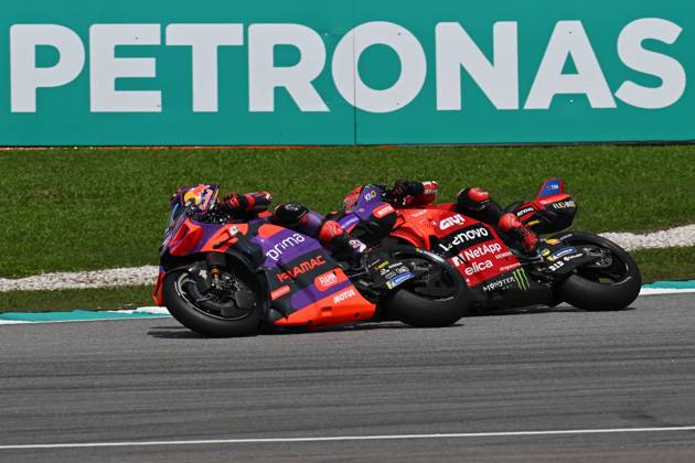 Races of Petronas Grand Prix of Malaysia of MotoGP at Sepang Circuit. November 03 2024 In picture: Francesco Bagnaia and Jorge Martin Carreras del Gran Premio de MotoGP de Malasia en el Circuito Internacional de Sepang. 03 de Noviembre de 2024 POOL MotoGP.com Cordon Press Images will be for editorial use only. Mandatory credit: MotoGP.com Cordon Press