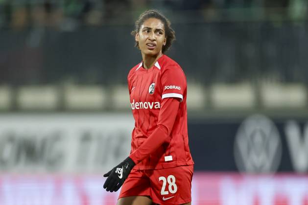 , Google Pixel Frauen-Bundesliga, VfL Wolfsburg vs SC Freiburg, AOK Stadion am 03. November 2024 in Wolfsburg, Deutschland. (Foto von Marco Steinbrenner DeFodi Images) , Google Pixel Frauen-Bundesliga, VfL Wolfsburg vs SC Freiburg, AOK Stadion, November 3, 2024 in Wolfsburg, Germany. (Photo by Marco Steinbrenner DeFodi Images) DFB DFL REGULATIONS PROHIBIT ANY USE OF PHOTOGRAPHS AS IMAGE SEQUENCES AND OR QUASI-VIDEO. not used in POL SRB CRO FRA GBR NED ITA USA Defodi-108_wolf_frei_20240311_111