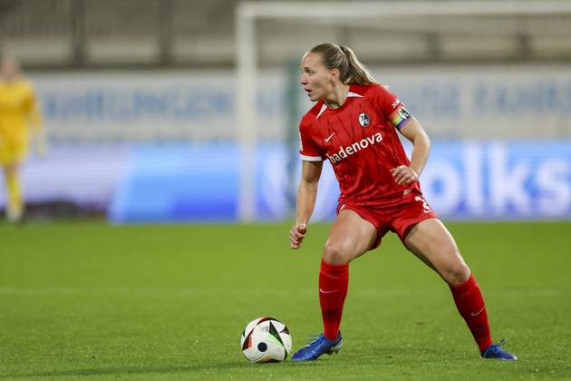 , Google Pixel Frauen-Bundesliga, VfL Wolfsburg vs SC Freiburg, AOK Stadion am 03. November 2024 in Wolfsburg, Deutschland. (Foto von Marco Steinbrenner DeFodi Images) , Google Pixel Frauen-Bundesliga, VfL Wolfsburg vs SC Freiburg, AOK Stadion, November 3, 2024 in Wolfsburg, Germany. (Photo by Marco Steinbrenner DeFodi Images) DFB DFL REGULATIONS PROHIBIT ANY USE OF PHOTOGRAPHS AS IMAGE SEQUENCES AND OR QUASI-VIDEO. not used in POL SRB CRO FRA GBR NED ITA USA Defodi-108_wolf_frei_20240311_113