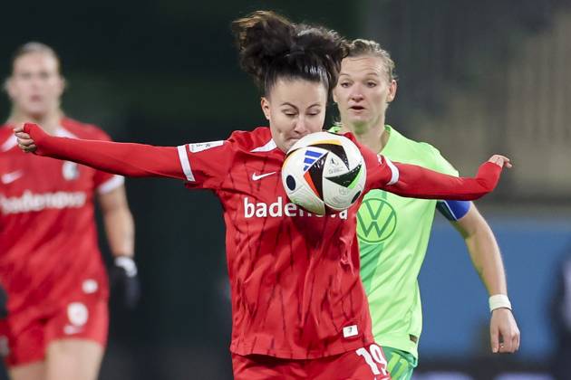 , Google Pixel Frauen-Bundesliga, VfL Wolfsburg vs SC Freiburg, AOK Stadion am 03. November 2024 in Wolfsburg, Deutschland. (Foto von Marco Steinbrenner DeFodi Images) , Google Pixel Frauen-Bundesliga, VfL Wolfsburg vs SC Freiburg, AOK Stadion, November 3, 2024 in Wolfsburg, Germany. (Photo by Marco Steinbrenner DeFodi Images) DFB DFL REGULATIONS PROHIBIT ANY USE OF PHOTOGRAPHS AS IMAGE SEQUENCES AND OR QUASI-VIDEO. not used in POL SRB CRO FRA GBR NED ITA USA Defodi-108_wolf_frei_20240311_114