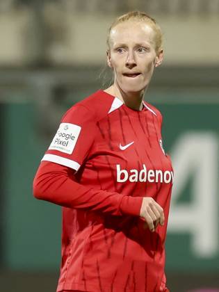 , Google Pixel Frauen-Bundesliga, VfL Wolfsburg vs SC Freiburg, AOK Stadion am 03. November 2024 in Wolfsburg, Deutschland. (Foto von Marco Steinbrenner DeFodi Images) , Google Pixel Frauen-Bundesliga, VfL Wolfsburg vs SC Freiburg, AOK Stadion, November 3, 2024 in Wolfsburg, Germany. (Photo by Marco Steinbrenner DeFodi Images) DFB DFL REGULATIONS PROHIBIT ANY USE OF PHOTOGRAPHS AS IMAGE SEQUENCES AND OR QUASI-VIDEO. not used in POL SRB CRO FRA GBR NED ITA USA Defodi-108_wolf_frei_20240311_121