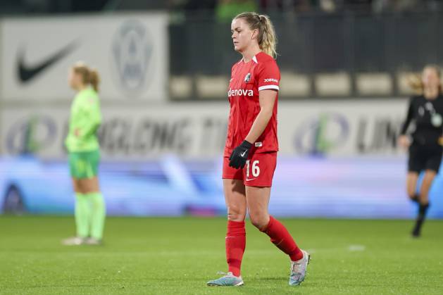 , Google Pixel Frauen-Bundesliga, VfL Wolfsburg vs SC Freiburg, AOK Stadion am 03. November 2024 in Wolfsburg, Deutschland. (Foto von Marco Steinbrenner DeFodi Images) , Google Pixel Frauen-Bundesliga, VfL Wolfsburg vs SC Freiburg, AOK Stadion, November 3, 2024 in Wolfsburg, Germany. (Photo by Marco Steinbrenner DeFodi Images) DFB DFL REGULATIONS PROHIBIT ANY USE OF PHOTOGRAPHS AS IMAGE SEQUENCES AND OR QUASI-VIDEO. not used in POL SRB CRO FRA GBR NED ITA USA Defodi-108_wolf_frei_20240311_123