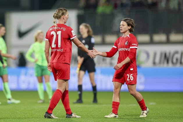 , Google Pixel Frauen-Bundesliga, VfL Wolfsburg vs SC Freiburg, AOK Stadion am 03. November 2024 in Wolfsburg, Deutschland. (Foto von Marco Steinbrenner DeFodi Images) , Google Pixel Frauen-Bundesliga, VfL Wolfsburg vs SC Freiburg, AOK Stadion, November 3, 2024 in Wolfsburg, Germany. (Photo by Marco Steinbrenner DeFodi Images) DFB DFL REGULATIONS PROHIBIT ANY USE OF PHOTOGRAPHS AS IMAGE SEQUENCES AND OR QUASI-VIDEO. not used in POL SRB CRO FRA GBR NED ITA USA Defodi-108_wolf_frei_20240311_124