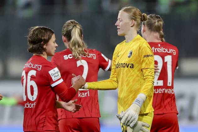 , Google Pixel Frauen-Bundesliga, VfL Wolfsburg vs SC Freiburg, AOK Stadion am 03. November 2024 in Wolfsburg, Deutschland. (Foto von Marco Steinbrenner DeFodi Images) , Google Pixel Frauen-Bundesliga, VfL Wolfsburg vs SC Freiburg, AOK Stadion, November 3, 2024 in Wolfsburg, Germany. (Photo by Marco Steinbrenner DeFodi Images) DFB DFL REGULATIONS PROHIBIT ANY USE OF PHOTOGRAPHS AS IMAGE SEQUENCES AND OR QUASI-VIDEO. not used in POL SRB CRO FRA GBR NED ITA USA Defodi-108_wolf_frei_20240311_127