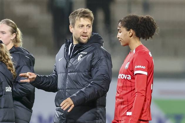 , Google Pixel Frauen-Bundesliga, VfL Wolfsburg vs SC Freiburg, AOK Stadion am 03. November 2024 in Wolfsburg, Deutschland. (Foto von Marco Steinbrenner DeFodi Images) , Google Pixel Frauen-Bundesliga, VfL Wolfsburg vs SC Freiburg, AOK Stadion, November 3, 2024 in Wolfsburg, Germany. (Photo by Marco Steinbrenner DeFodi Images) DFB DFL REGULATIONS PROHIBIT ANY USE OF PHOTOGRAPHS AS IMAGE SEQUENCES AND OR QUASI-VIDEO. not used in POL SRB CRO FRA GBR NED ITA USA Defodi-108_wolf_frei_20240311_128