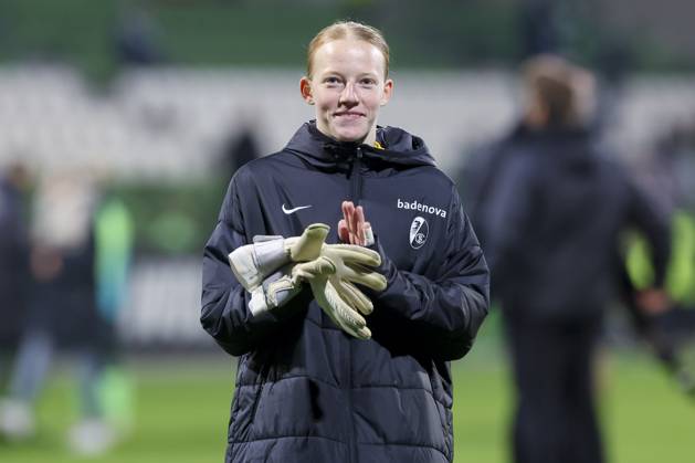 , Google Pixel Frauen-Bundesliga, VfL Wolfsburg vs SC Freiburg, AOK Stadion am 03. November 2024 in Wolfsburg, Deutschland. (Foto von Marco Steinbrenner DeFodi Images) , Google Pixel Frauen-Bundesliga, VfL Wolfsburg vs SC Freiburg, AOK Stadion, November 3, 2024 in Wolfsburg, Germany. (Photo by Marco Steinbrenner DeFodi Images) DFB DFL REGULATIONS PROHIBIT ANY USE OF PHOTOGRAPHS AS IMAGE SEQUENCES AND OR QUASI-VIDEO. not used in POL SRB CRO FRA GBR NED ITA USA Defodi-108_wolf_frei_20240311_131