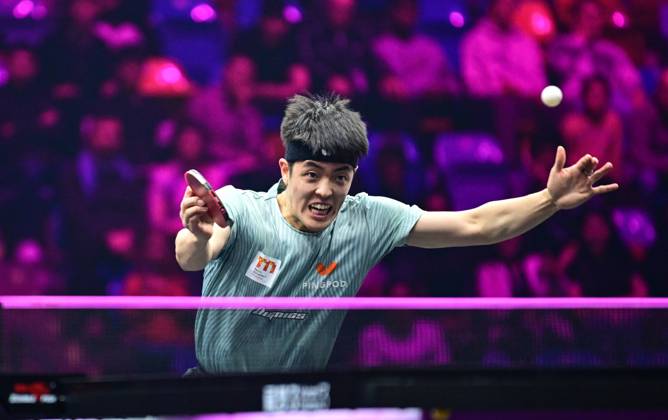 Bilder des Jahres 2024, Sport 11 November Sport Themen der Woche KW45 Qiu_Dang-GER-WTT_Champions_Frankfurt-2024-11-6-0554 WTT Champions Frankfurt, 1. Runde (Beste 32). Dang Qiu, Deutschland, Borussia Düsseldorf, Europameister 2022 und Macau-Champions-Finalist 2025, unterliegt im Achtelfinale LIN Yun-Ju, Taiwan, dem Sieger des WTT Champions Frankfurt 2023 Frankfurt Süwag Energie ARENA, former Ballsporthalle Frankfurt Germany, Deutschland