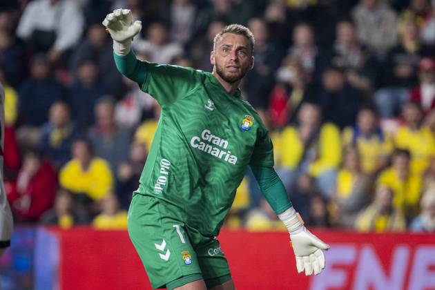 Rayo Vallecano vs UD Las Palmas - La Liga EA Sports 2024 25 Jacobus Cillessen of UD Las Palmas seen during the La Liga EA Sports 2024 25 football match between Rayo Vallecano vs UD Las Palmas at Estadio de Vallecas on November 08, 2024 in Madrid, Spain. Madrid Estadio de Vallecas Madrid Spain Copyright: xAlbertoxGardinx AGardin_20241108_Liga_Rayo_Las_Palmas_038