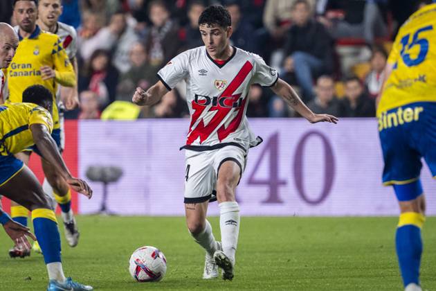 Rayo Vallecano vs UD Las Palmas - La Liga EA Sports 2024 25 Florian Lejeune of Rayo Vallecano in action with the ball during the La Liga EA Sports 2024 25 football match between Rayo Vallecano vs UD Las Palmas at Estadio de Vallecas on November 08, 2024 in Madrid, Spain. Madrid Estadio de Vallecas Madrid Spain Copyright: xAlbertoxGardinx AGardin_20241108_Liga_Rayo_Las_Palmas_041