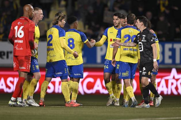 STVV s players celebrate after winning a soccer match between Sint-Truidense VV and KV Mechelen, Friday 08 November 2024 in Sint-Truiden, on day 14 of the 2024-2025 season of the Jupiler Pro League first division of the Belgian championship. JOHAN EYCKENS JohanxEyckens x104931664x